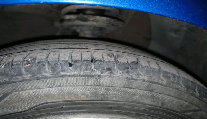 2018 Hyundai Xcent SX 1.2, Petrol, Manual, 90,743 km, tyre