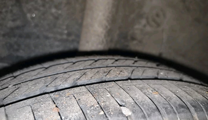 2018 Hyundai Xcent SX 1.2, Petrol, Manual, 90,743 km, tyre