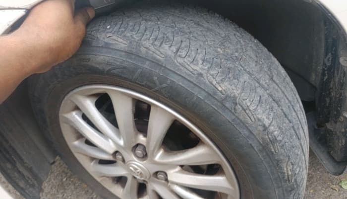 2011 Toyota Etios VX, Petrol, Manual, 1,14,220 km, tyre