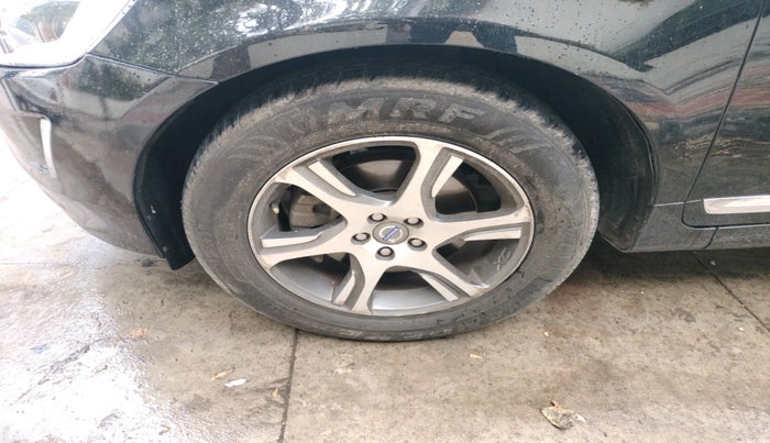 2015 Volvo XC 60 D5 SUMMUM, Diesel, Automatic, 1,29,082 km, tyre