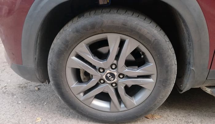 2020 KIA SELTOS HTX 1.5 PETROL, Petrol, Manual, 1,20,362 km, tyre