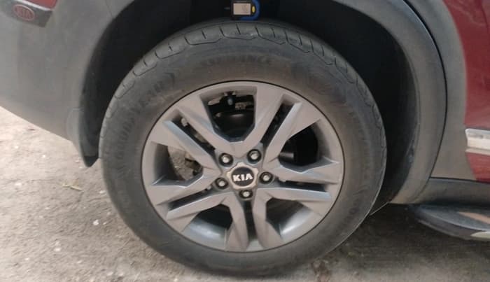 2020 KIA SELTOS HTX 1.5 PETROL, Petrol, Manual, 1,20,362 km, tyre