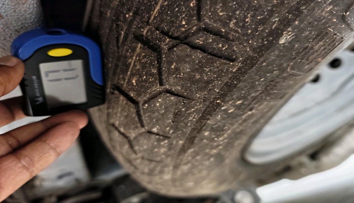 2024 Mahindra XUV700 AX 5 P MT 7 STR, Petrol, Manual, 16,432 km, tyre