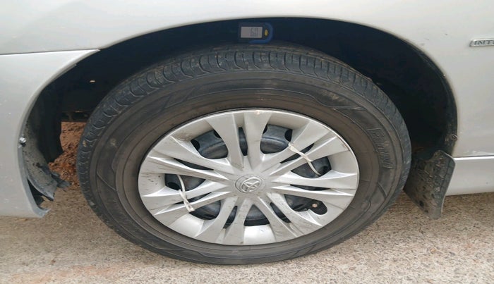 2014 Toyota Innova 2.5 GX 8 STR, Diesel, Manual, 2,54,313 km, tyre