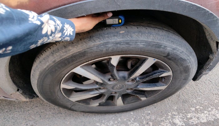 2018 Mahindra XUV500 W11 AT, Diesel, Automatic, 50,783 km, tyre