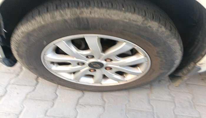 2017 Mahindra XUV500 W10 1.99, Diesel, Manual, 57,591 km, tyre