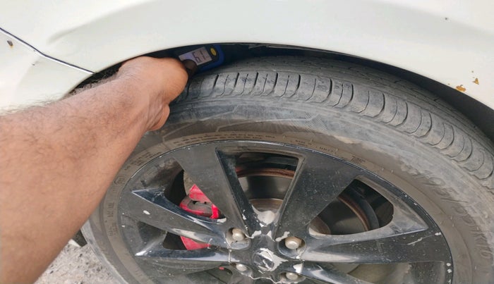 2011 Hyundai Verna FLUIDIC 1.6 VTVT SX AT, CNG, Automatic, 86,407 km, tyre