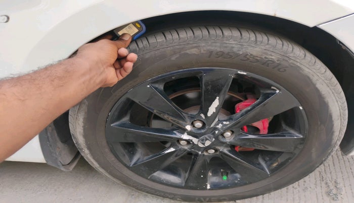 2011 Hyundai Verna FLUIDIC 1.6 VTVT SX AT, CNG, Automatic, 86,407 km, tyre