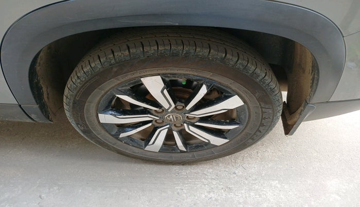 2020 MG HECTOR SHARP 1.5 DCT PETROL, Petrol, Automatic, 1,58,755 km, tyre