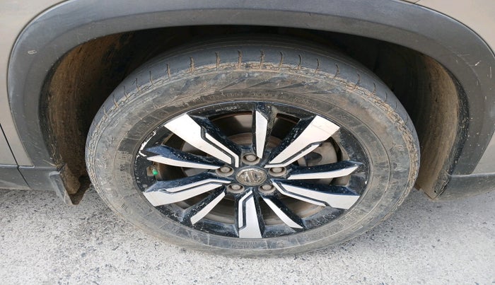 2020 MG HECTOR SHARP 1.5 DCT PETROL, Petrol, Automatic, 1,58,755 km, tyre