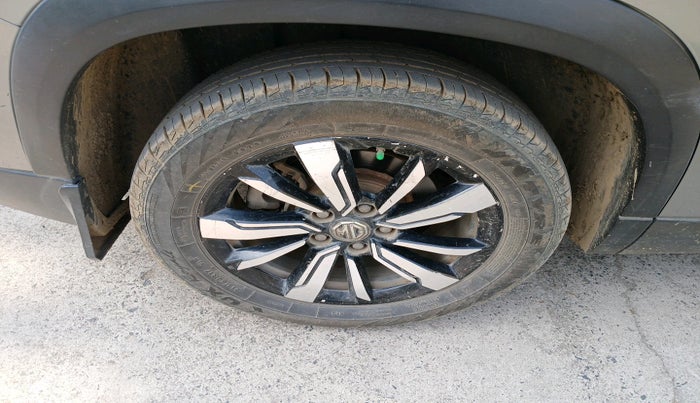 2020 MG HECTOR SHARP 1.5 DCT PETROL, Petrol, Automatic, 1,58,755 km, tyre