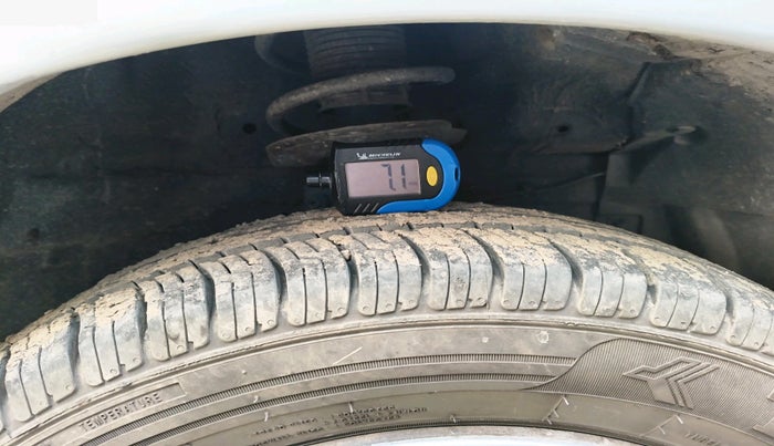 2014 Maruti Ciaz VDI +, Diesel, Manual, 1,94,217 km, tyre