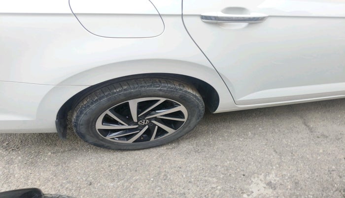 2023 Volkswagen VIRTUS TOPLINE TSI 1.0 MT, Petrol, Manual, 29,473 km, tyre