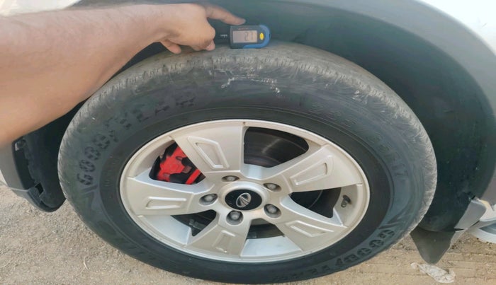 2014 Mahindra XUV500 W8, Diesel, Manual, 1,12,609 km, tyre