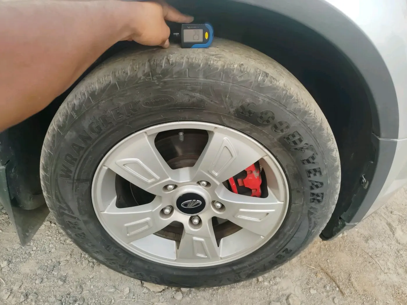 2014 Mahindra XUV500 W8, Diesel, Manual, 1,12,609 km, tyre