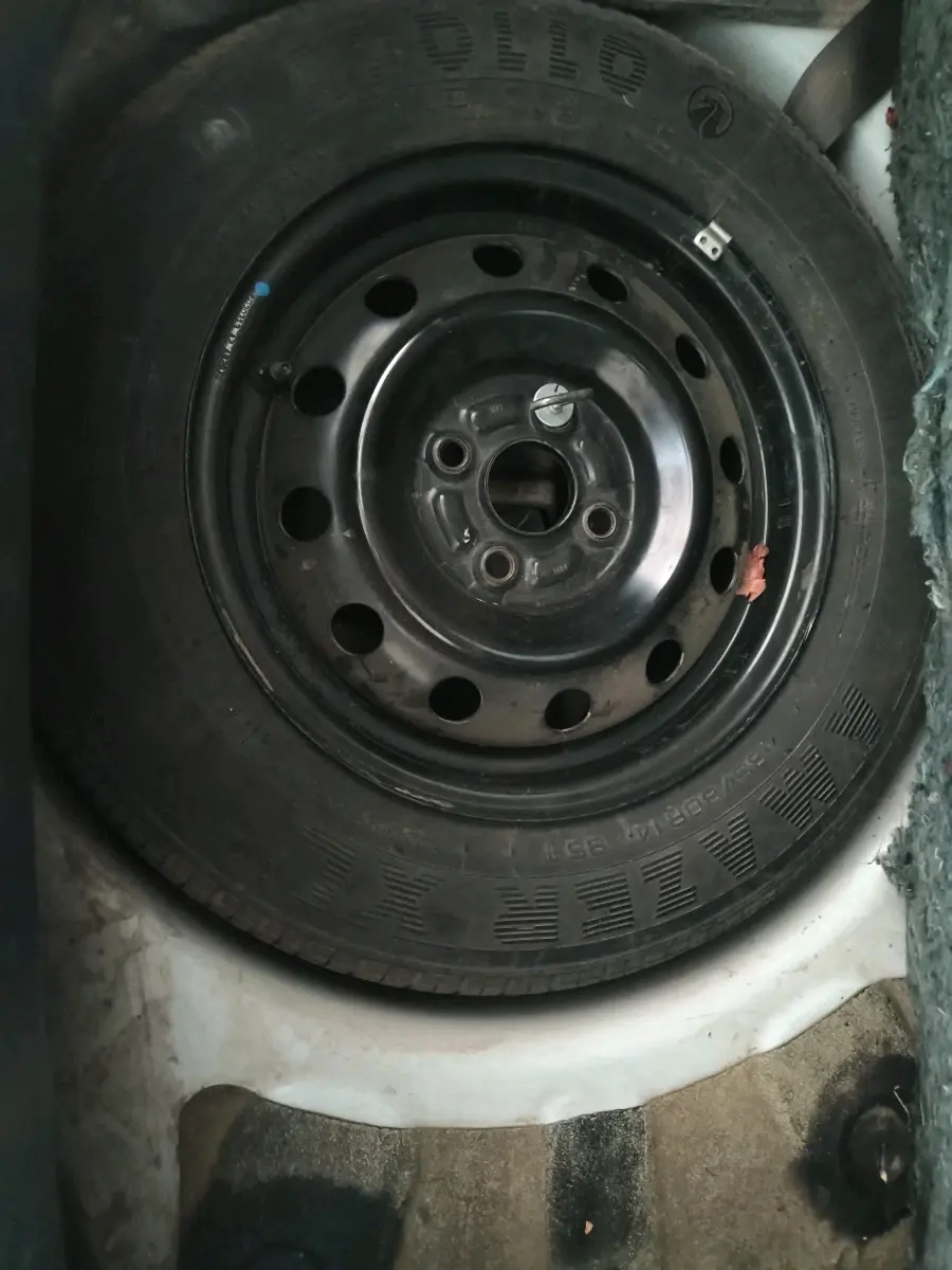 2013 Maruti Ritz VXI, Petrol, Manual, 1,47,234 km, tyre