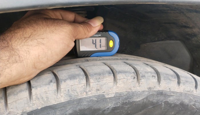 2016 Renault Kwid RXT 1.0, CNG, Manual, 1,75,225 km, tyre