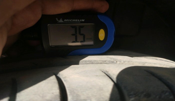 2016 Renault Kwid RXT 1.0, CNG, Manual, 1,75,225 km, tyre