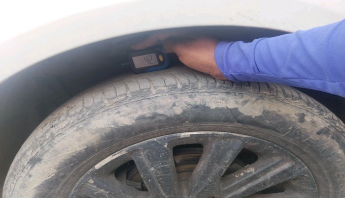 2015 Maruti Swift Dzire ZDI, Diesel, Manual, 1,16,890 km, tyre