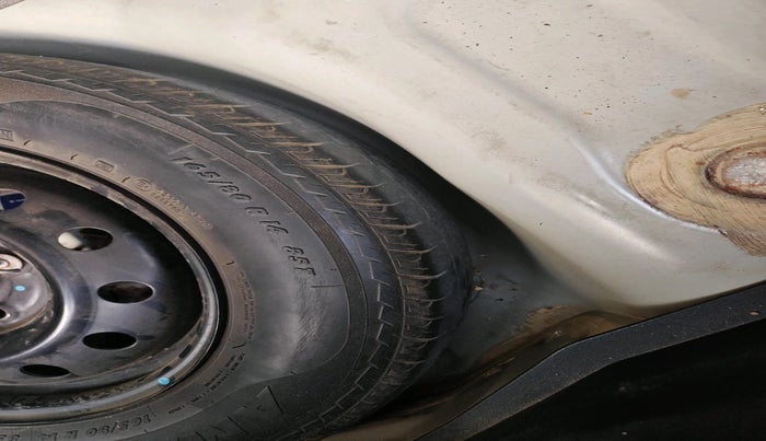 2015 Maruti Swift VXI, Petrol, Manual, 1,08,595 km, tyre