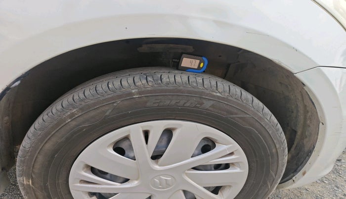 2015 Maruti Swift VXI, Petrol, Manual, 1,08,595 km, tyre