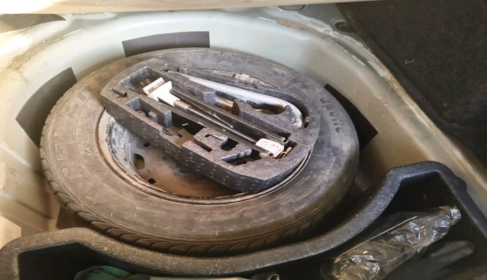 2013 Skoda Rapid AMBITION 1.6 TDI CR MT PLUS, Diesel, Manual, 92,299 km, tyre