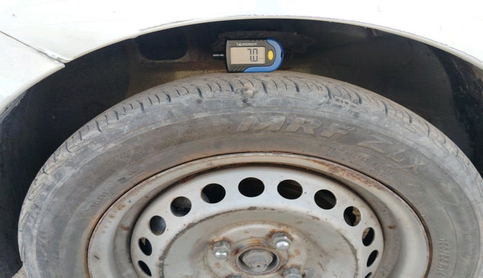 2016 Hyundai Xcent BASE 1.1, Diesel, Manual, 1,53,481 km, tyre