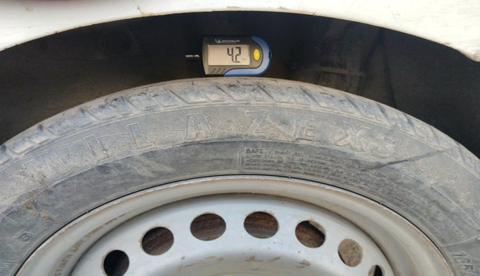 2016 Hyundai Xcent BASE 1.1, Diesel, Manual, 1,53,481 km, tyre