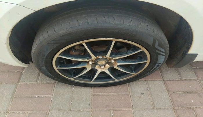 2014 Maruti Swift ZXI, Petrol, Manual, 88,015 km, tyre