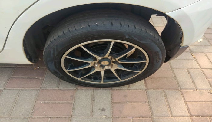 2014 Maruti Swift ZXI, Petrol, Manual, 88,015 km, tyre