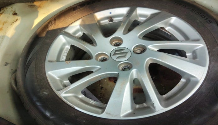 2014 Maruti Swift ZXI, Petrol, Manual, 88,015 km, tyre