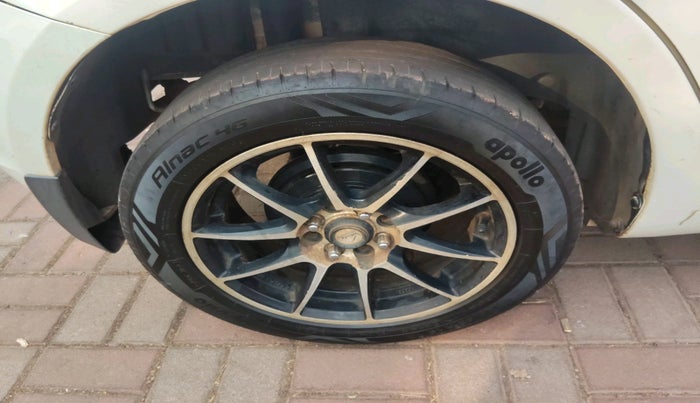 2014 Maruti Swift ZXI, Petrol, Manual, 88,015 km, tyre