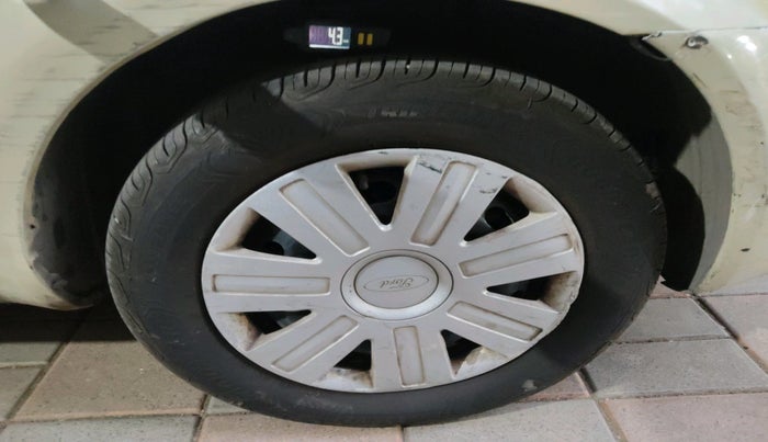 2008 Ford Fiesta EXI 1.6 PETROL, CNG, Manual, 1,80,700 km, tyre