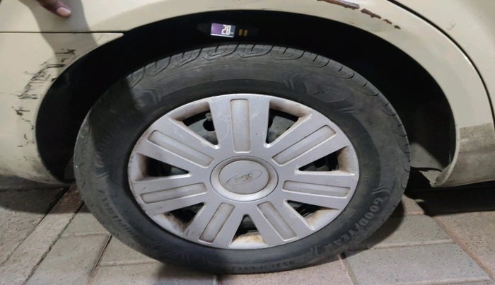 2008 Ford Fiesta EXI 1.6 PETROL, CNG, Manual, 1,80,700 km, tyre