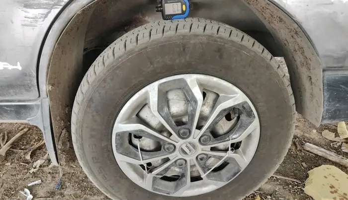 2013 Maruti Eeco 5 STR WITH A/C+HTR, CNG, Manual, 1,04,375 km, tyre