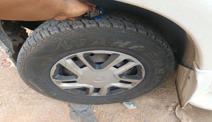 2006 Mahindra Scorpio SLX 2.6 TURBO 7 STR, Diesel, Manual, 93,745 km, tyre