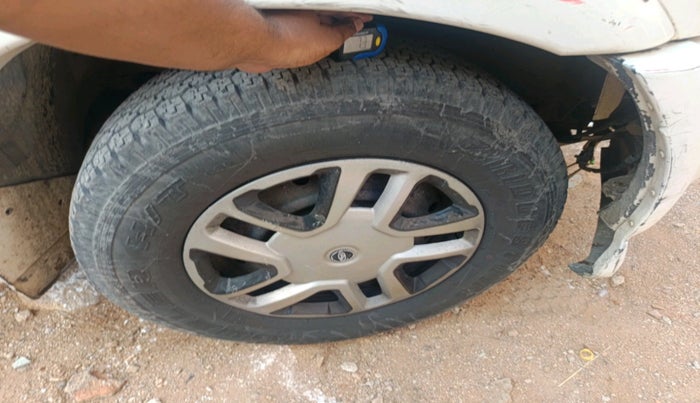 2006 Mahindra Scorpio SLX 2.6 TURBO 7 STR, Diesel, Manual, 93,745 km, tyre