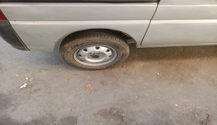 2010 Maruti Eeco 7 STR, Petrol, Manual, 86,711 km, tyre