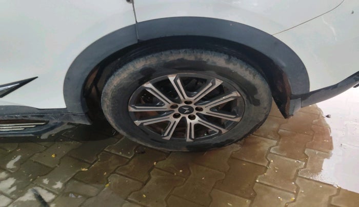 2023 Mahindra XUV700 AX 7 LUXURY D MT 7 STR, Diesel, Manual, 1,19,258 km, tyre