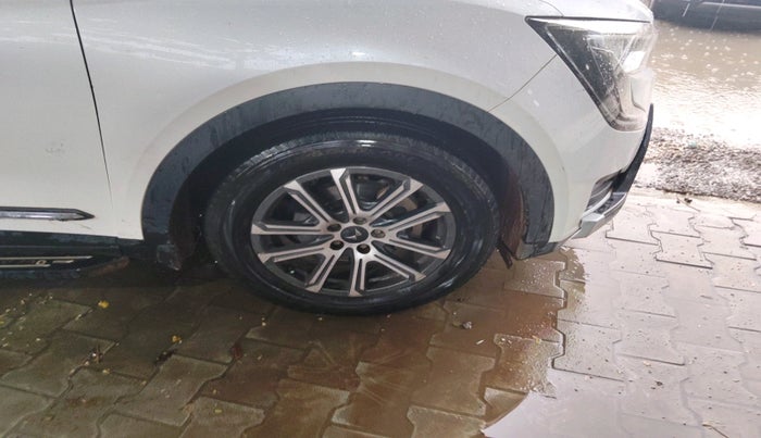 2023 Mahindra XUV700 AX 7 LUXURY D MT 7 STR, Diesel, Manual, 1,19,258 km, tyre