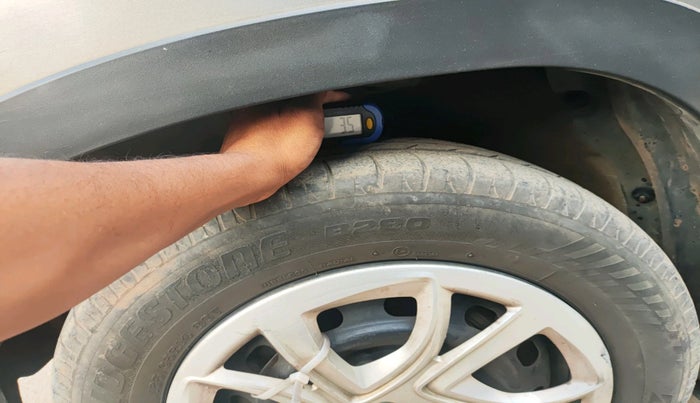 2016 Mahindra Kuv100 K6 D 6 STR, Diesel, Manual, 81,822 km, tyre