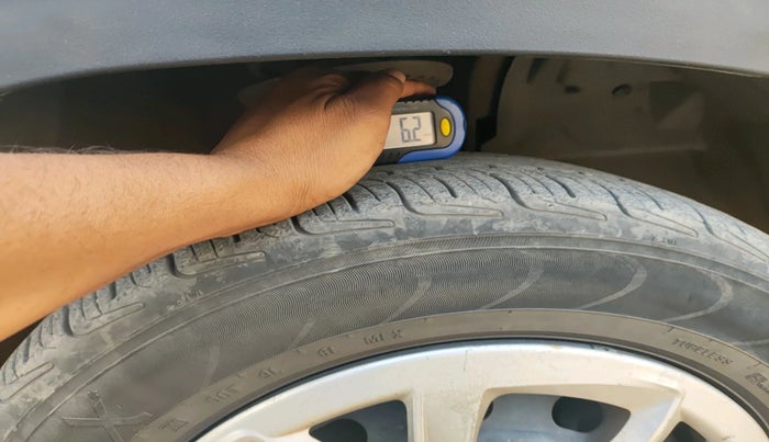 2016 Mahindra Kuv100 K6 D 6 STR, Diesel, Manual, 81,822 km, tyre