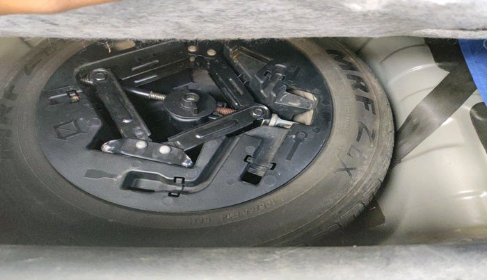 2016 Mahindra Kuv100 K6 D 6 STR, Diesel, Manual, 81,822 km, tyre