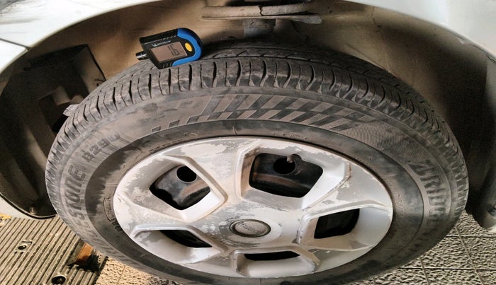 2007 Maruti Swift VXI 1.3, Petrol, Manual, 1,39,833 km, tyre