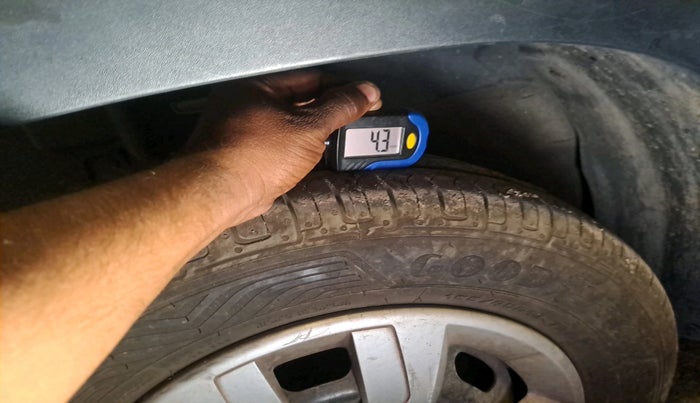 2016 Renault Kwid RXT 0.8, Petrol, Manual, 57,466 km, tyre