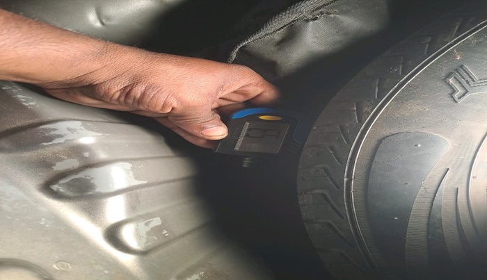 2016 Renault Kwid RXT 0.8, Petrol, Manual, 57,466 km, tyre