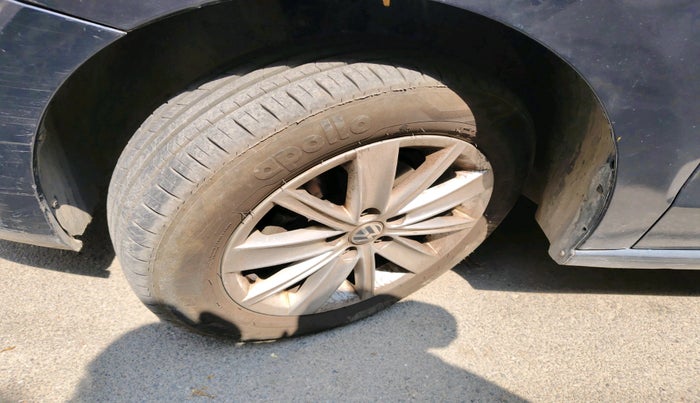 2016 Volkswagen Vento HIGHLINE 1.5 AT, Diesel, Automatic, 88,128 km, tyre