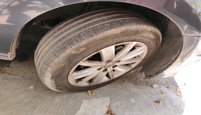 2016 Volkswagen Vento HIGHLINE 1.5 AT, Diesel, Automatic, 88,128 km, tyre