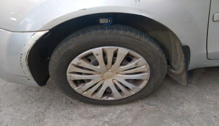 2012 Ford Fiesta TITANIUM DIESEL, Diesel, Manual, 1,06,118 km, tyre