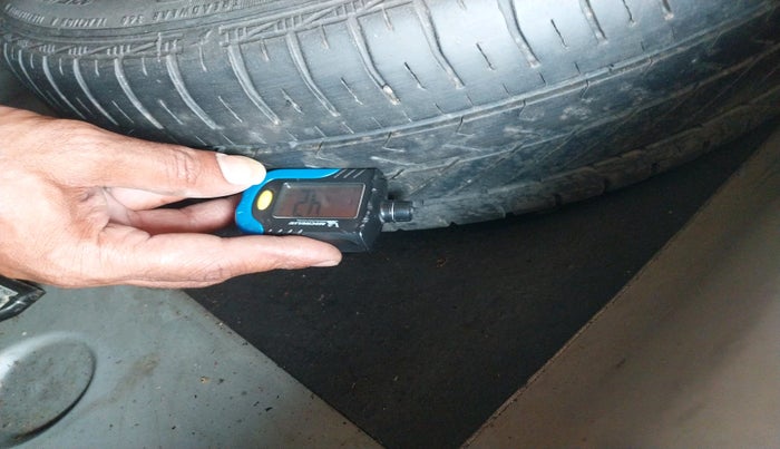 2012 Ford Fiesta TITANIUM DIESEL, Diesel, Manual, 1,06,118 km, tyre